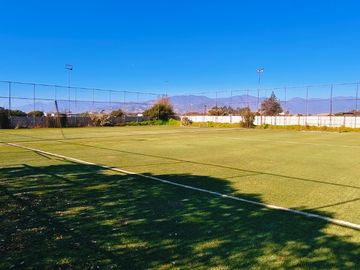 Parcela de 10.000 m2 cerca de aeropuerto y ruta D41