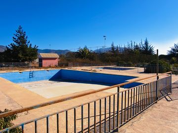 Parcela de 10.000 m2 cerca de aeropuerto y ruta D41