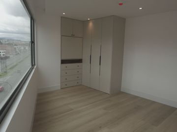 DEPARTAMENTO TRES HABITACIONES CONTROL SUR ZONA CAMINO VIEJO A BAÑOS CUENCA