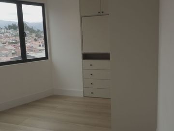 DEPARTAMENTO TRES HABITACIONES CONTROL SUR ZONA CAMINO VIEJO A BAÑOS CUENCA