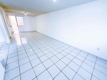 SE VENDE CASA EN CANDILES ACUEDUCTO $2,300,000 MXN