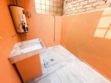 SE VENDE CASA EN CANDILES ACUEDUCTO $2,300,000 MXN