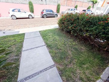 SE VENDE CASA EN CANDILES ACUEDUCTO $2,300,000 MXN