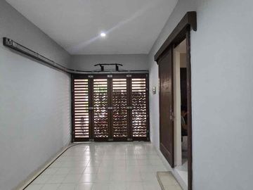 Disewakan Cepat Rumah Modern Fully Furnished Siap Huni Terawat di Discovery Bintaro