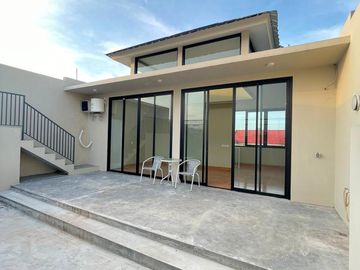 Rumah Modern Tropis 4 Lantai Pulomas Jakarta Timur, Rooftop City View Garasi 4 Mobil - 5.9M Nego