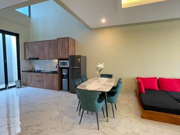 Rumah Modern Tropis 4 Lantai Pulomas Jakarta Timur, Rooftop City View Garasi 4 Mobil - 5.9M Nego