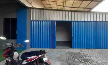 Disewakan Gudang Dengan Lantai Epoxy Bersih Dan Rapih Di Mustika Jaya. Kota Bekasi