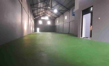 Disewakan Gudang Dengan Lantai Epoxy Bersih Dan Rapih Di Mustika Jaya. Kota Bekasi