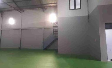 Disewakan Gudang Dengan Lantai Epoxy Bersih Dan Rapih Di Mustika Jaya. Kota Bekasi