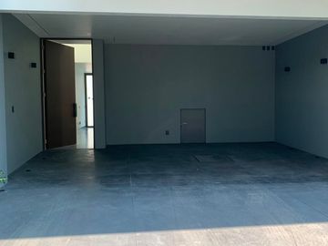 Casa Residencial de Lujo en Venta | Valle Real (Coto Arboledas)