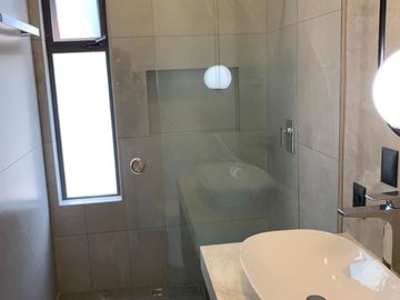 Casa Residencial de Lujo en Venta | Valle Real (Coto Arboledas)