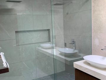 Casa Residencial de Lujo en Venta | Valle Real (Coto Arboledas)