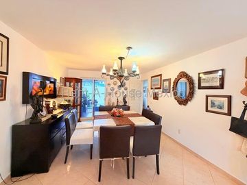 Lomas de santa fe de juriquilla vendo casa en privada con vigilancia 3 recamaras + servicio 3 baños