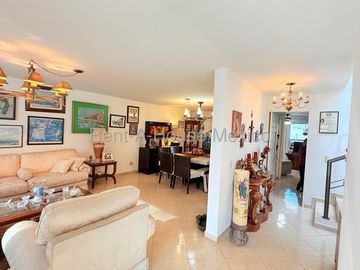 Lomas de santa fe de juriquilla vendo casa en privada con vigilancia 3 recamaras + servicio 3 baños