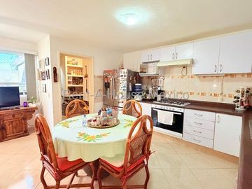 Lomas de santa fe de juriquilla vendo casa en privada con vigilancia 3 recamaras + servicio 3 baños