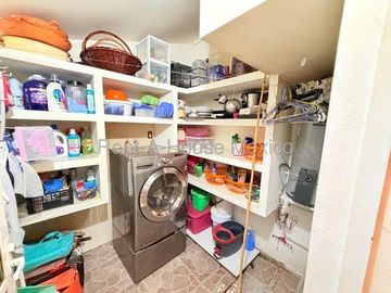 Lomas de santa fe de juriquilla vendo casa en privada con vigilancia 3 recamaras + servicio 3 baños