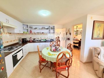 Lomas de santa fe de juriquilla vendo casa en privada con vigilancia 3 recamaras + servicio 3 baños