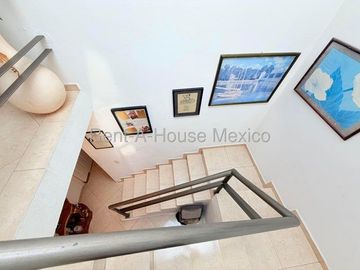 Lomas de santa fe de juriquilla vendo casa en privada con vigilancia 3 recamaras + servicio 3 baños