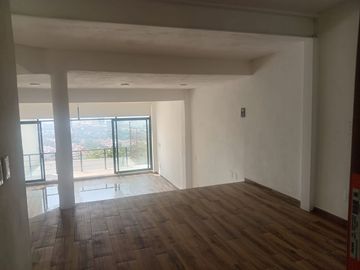 CASA VENTA LOMAS DE VALLE DORADO........ Muy Iluminada