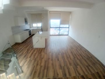 CASA VENTA LOMAS DE VALLE DORADO........ Muy Iluminada