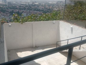 CASA VENTA LOMAS DE VALLE DORADO........ Muy Iluminada
