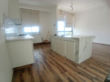 CASA VENTA LOMAS DE VALLE DORADO........ Muy Iluminada