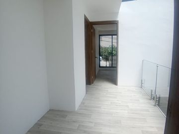 CASA VENTA LOMAS DE VALLE DORADO........ Muy Iluminada