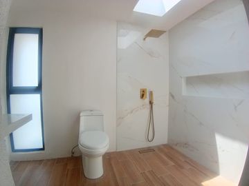 CASA VENTA LOMAS DE VALLE DORADO........ Muy Iluminada