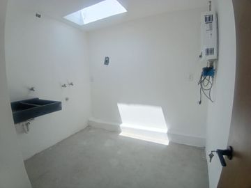 CASA VENTA LOMAS DE VALLE DORADO........ Muy Iluminada