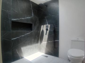 CASA VENTA LOMAS DE VALLE DORADO........ Muy Iluminada