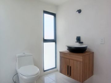 CASA VENTA LOMAS DE VALLE DORADO........ Muy Iluminada