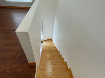 🏡 En arriendo Loft sin amoblar dentro de condominio Privador - sector Av. Primero de Mayo