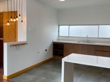🏡 En arriendo Loft sin amoblar dentro de condominio Privador - sector Av. Primero de Mayo
