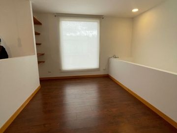 🏡 En arriendo Loft sin amoblar dentro de condominio Privador - sector Av. Primero de Mayo