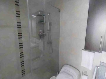 Venta suite amoblada sector Av. República de El Salvador, parque La Carolina