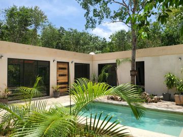 Casa con alberca privada ecológica, con terreno excedente, en venta