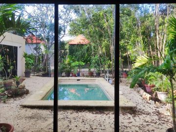 Casa con alberca privada ecológica, con terreno excedente, en venta