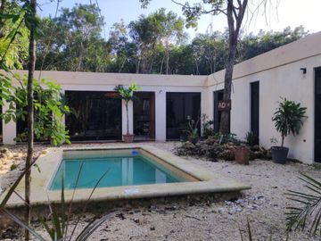 Casa con alberca privada ecológica, con terreno excedente, en venta