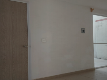 CASA DE TRES NIVELES EN FRACCIONAMIENTO DE 2 RECÁMARAS, VILLAS DE NEXTLALPAN, ESTADO DE MÉXICO.
