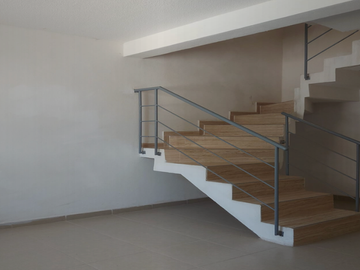 CASA DE TRES NIVELES EN FRACCIONAMIENTO DE 2 RECÁMARAS, VILLAS DE NEXTLALPAN, ESTADO DE MÉXICO.