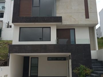 CASA AMPLIA DE DOS NIVELES EN FRACCIONAMIENTO DE 3 RECÁMARAS, LAGO ESMERALDA, ATIZAPÁN DE ZARAGOZA, ESTADO DE MÉXICO.
