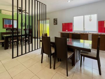 Casa amueblada con paneles solares en residencial privado, en venta