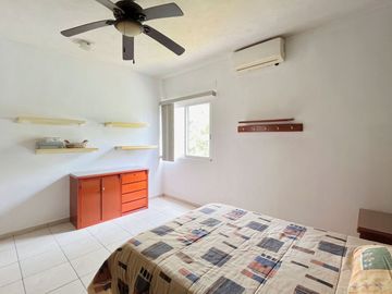 Casa amueblada con paneles solares en residencial privado, en venta