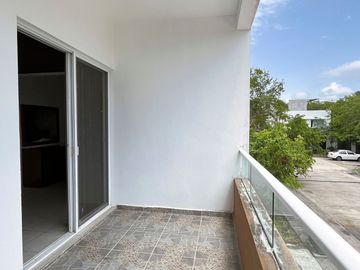 Casa amueblada con paneles solares en residencial privado, en venta