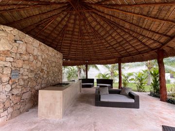 Casa amueblada con paneles solares en residencial privado, en venta