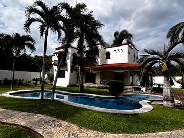 Casa en Renta, Jardín amplio 1666 mt2. Col Doctores Cancún