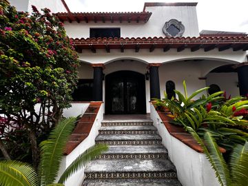 Casa en Renta, Jardín amplio 1666 mt2. Col Doctores Cancún