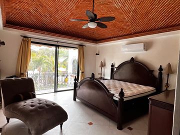 Casa en Renta, Jardín amplio 1666 mt2. Col Doctores Cancún
