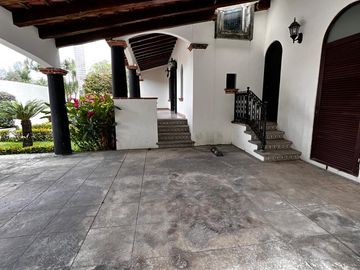 Casa en Renta, Jardín amplio 1666 mt2. Col Doctores Cancún