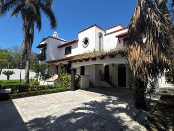 Casa en Renta, Jardín amplio 1666 mt2. Col Doctores Cancún